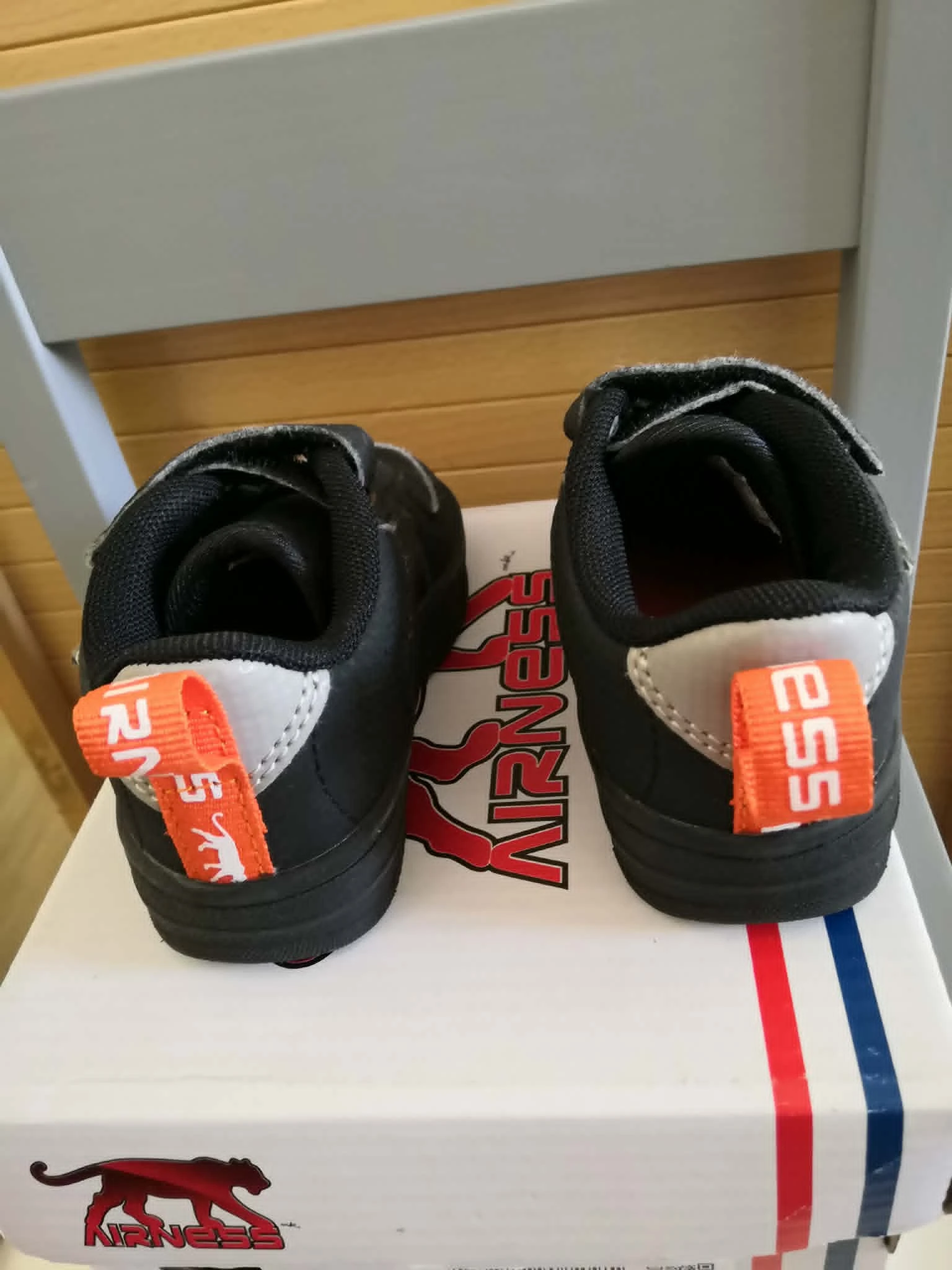 Scratch + Elastic Sneakers Black and Orange Size 22 Airness – photo 2
